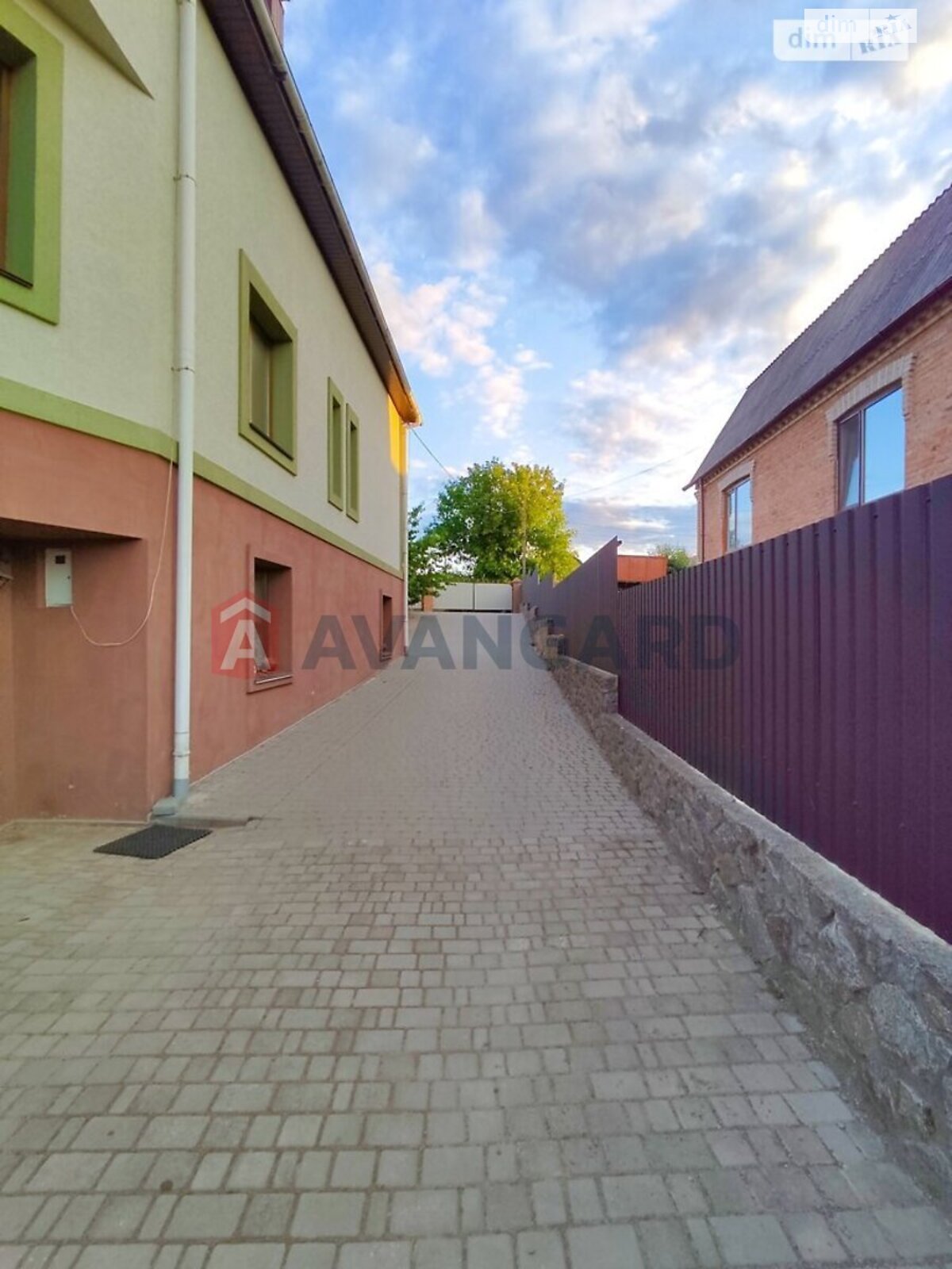 трехэтажный дом, 200 кв. м, кирпич. Продажа в Виннице район Ленинский фото 1