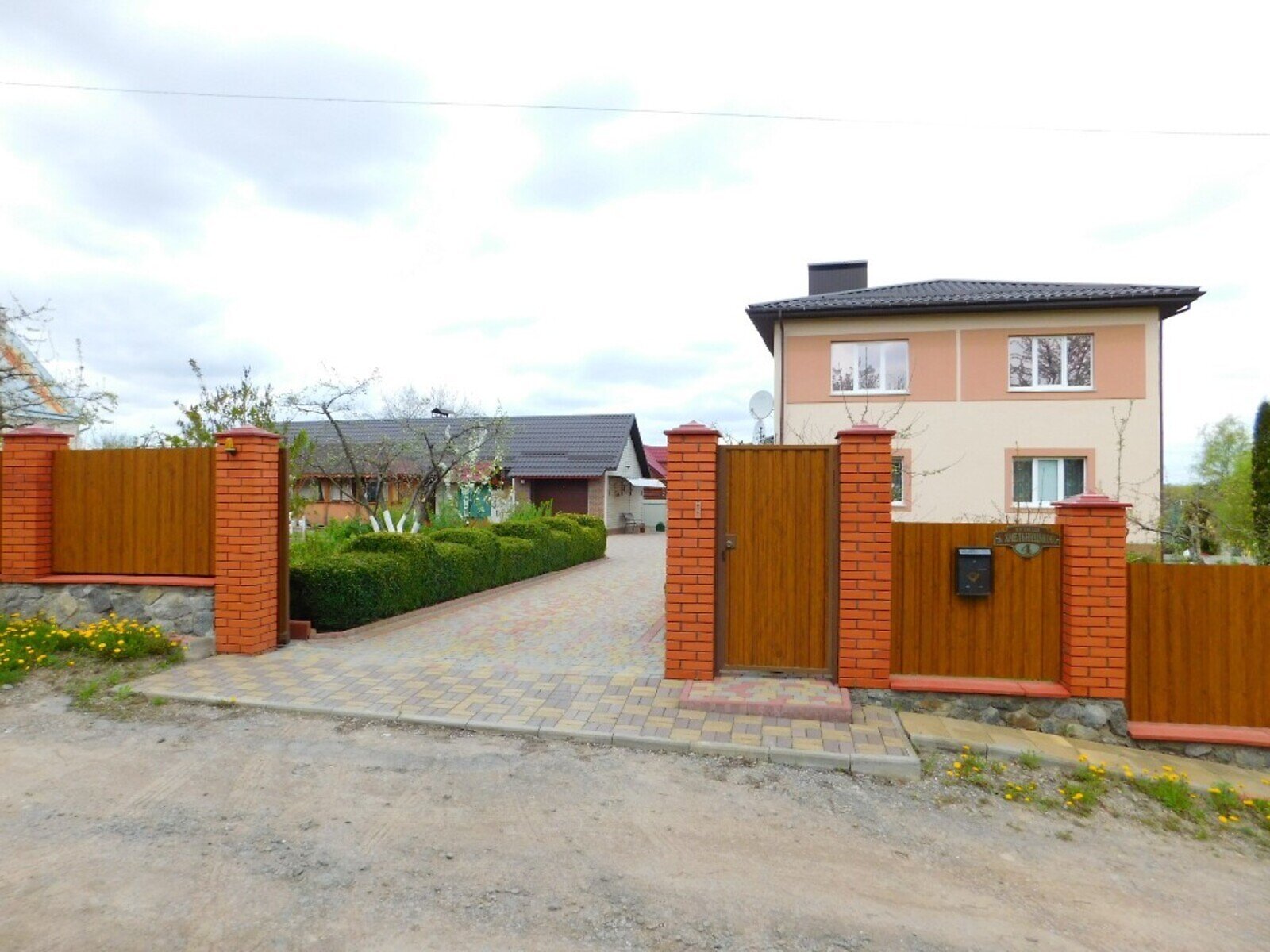 двухэтажный дом, 239 кв. м, кирпич. Продажа в Луке-Мелешковской фото 1 двухэтажный дом, 239 кв. м, кирпич. Продажа в Луке-Мелешковской фото 1
