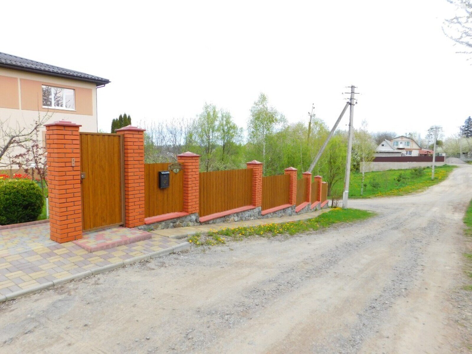 двухэтажный дом с ремонтом, 239 кв. м, кирпич. Продажа в Луке-Мелешковской фото 1