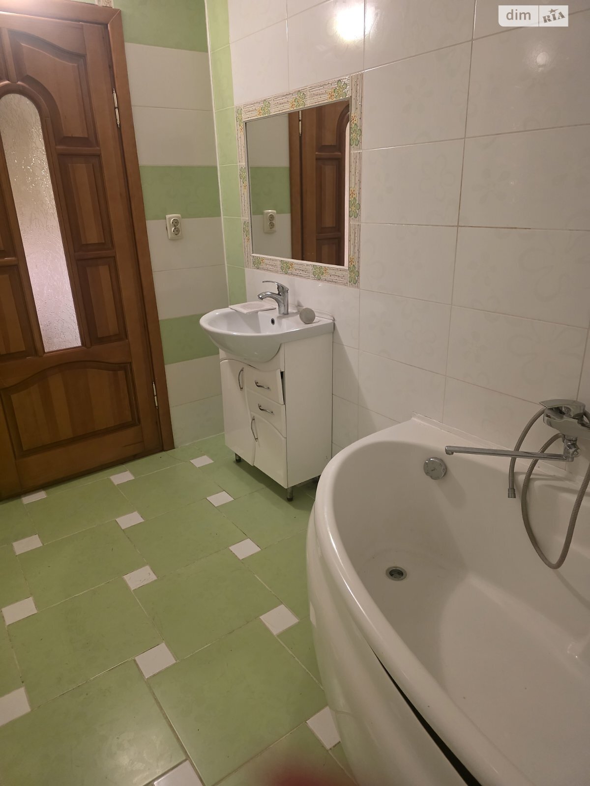 трехэтажный дом с гаражом, 230 кв. м, кирпич. Продажа в Виннице район Пирогово фото 1 трехэтажный дом с гаражом, 230 кв. м, кирпич. Продажа в Виннице район Пирогово фото 1