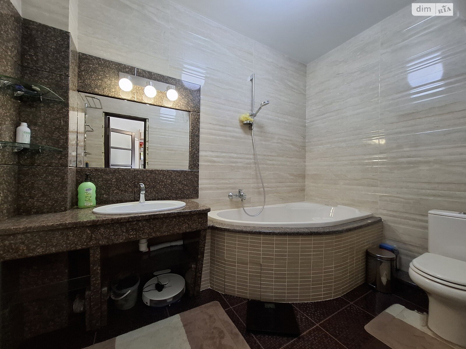 трехэтажный дом с гаражом, 248.2 кв. м, кирпич. Продажа в Виннице район Пирогово фото 1 трехэтажный дом с гаражом, 248.2 кв. м, кирпич. Продажа в Виннице район Пирогово фото 1