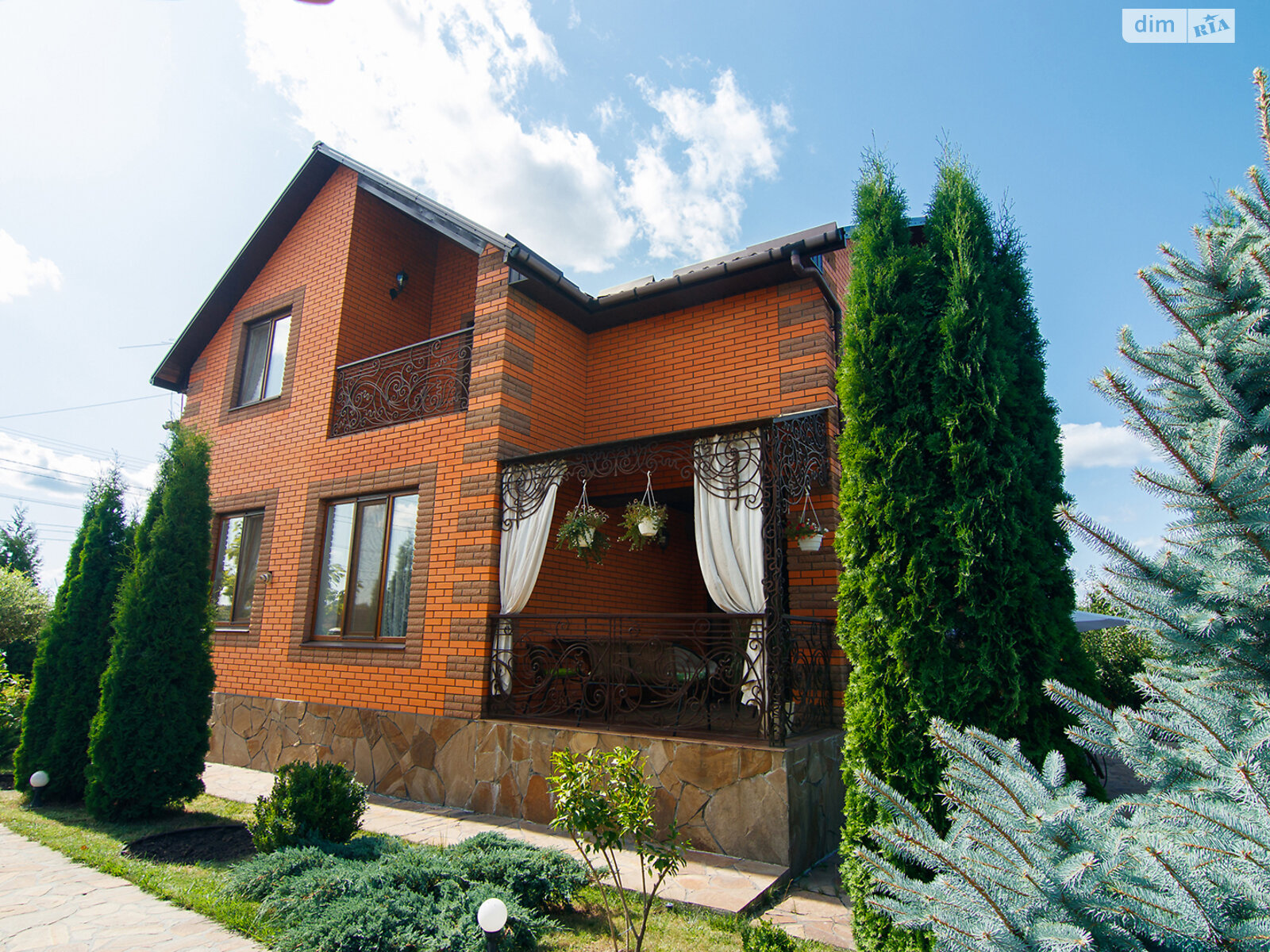 двухэтажный дом с балконом, 300 кв. м, кирпич. Продажа в Виннице район Старый город фото 1 двухэтажный дом с балконом, 300 кв. м, кирпич. Продажа в Виннице район Старый город фото 1