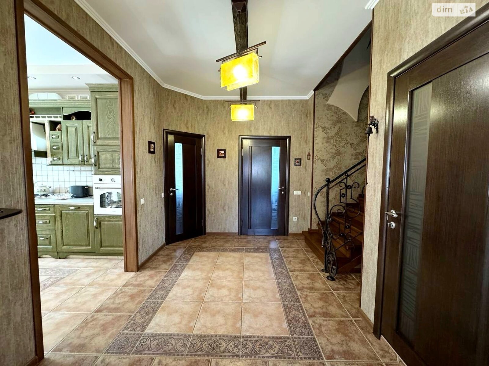 двухэтажный дом с балконом, 300 кв. м, кирпич. Продажа в Виннице район Старый город фото 1 двухэтажный дом с балконом, 300 кв. м, кирпич. Продажа в Виннице район Старый город фото 1