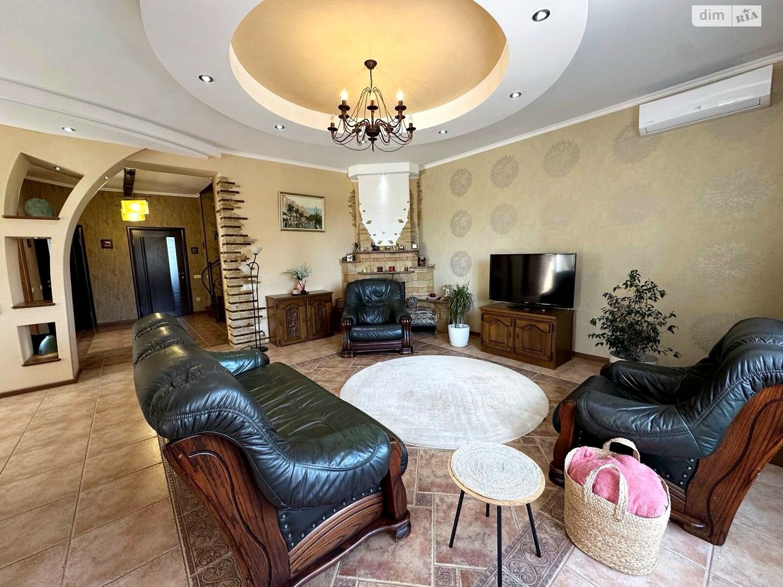 двухэтажный дом с балконом, 300 кв. м, кирпич. Продажа в Виннице район Старый город фото 1 двухэтажный дом с балконом, 300 кв. м, кирпич. Продажа в Виннице район Старый город фото 1