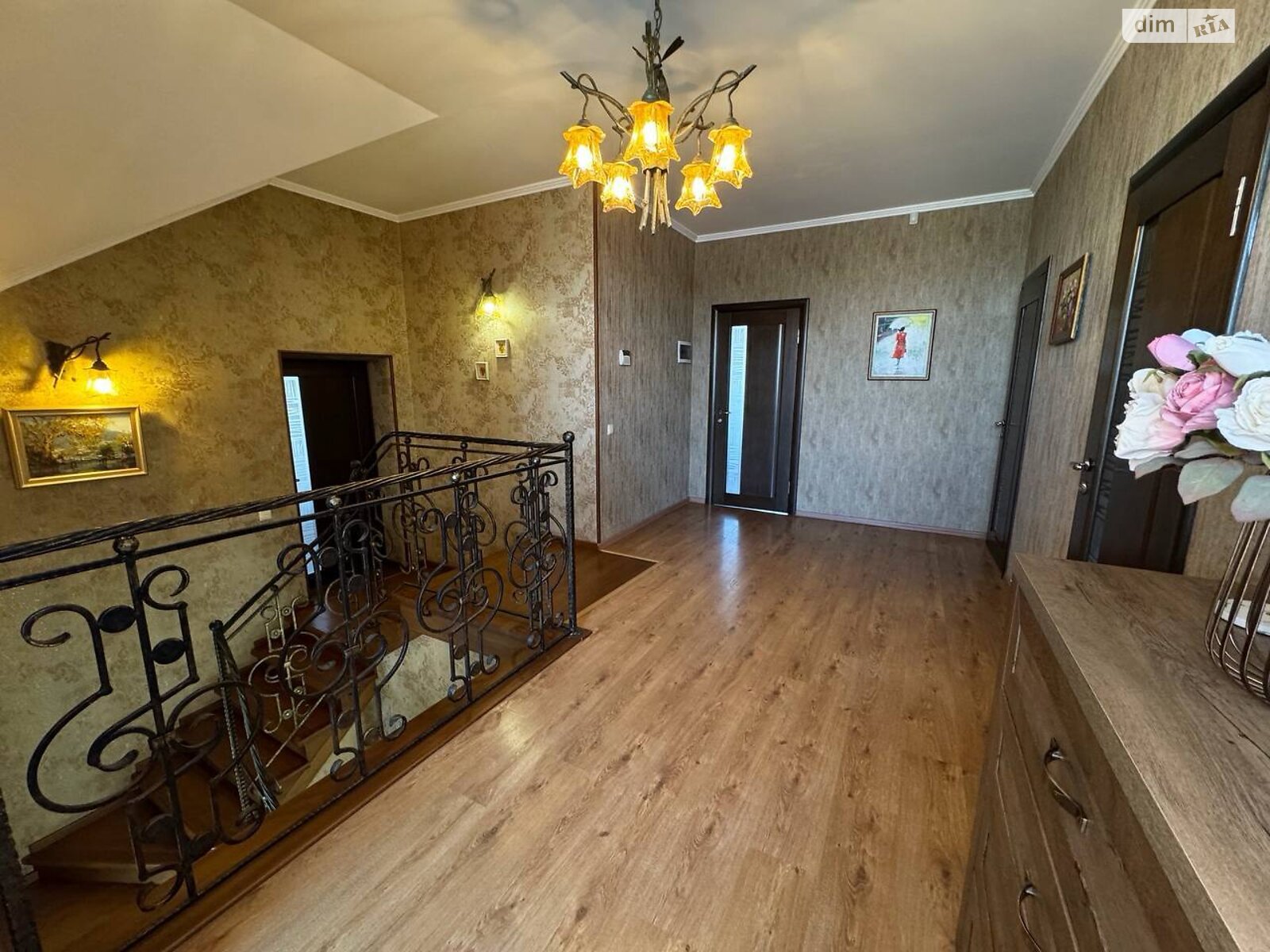 двухэтажный дом с балконом, 300 кв. м, кирпич. Продажа в Виннице район Старый город фото 1 двухэтажный дом с балконом, 300 кв. м, кирпич. Продажа в Виннице район Старый город фото 1