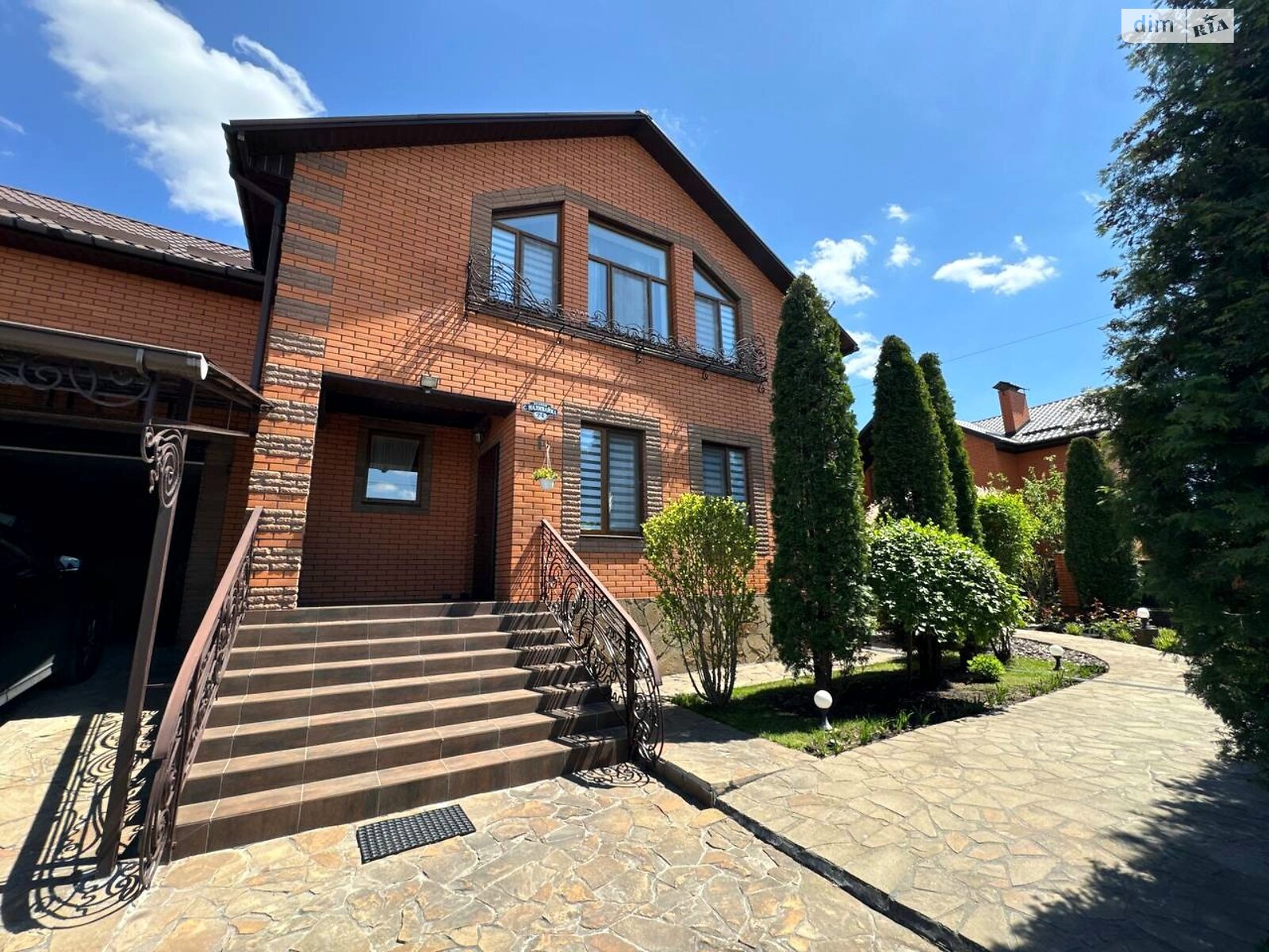 двухэтажный дом с балконом, 300 кв. м, кирпич. Продажа в Виннице район Старый город фото 1 двухэтажный дом с балконом, 300 кв. м, кирпич. Продажа в Виннице район Старый город фото 1