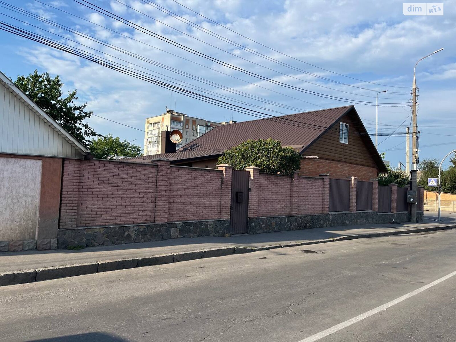 одноэтажный дом с гаражом, 95 кв. м, кирпич. Продажа в Виннице район Старый город фото 1 одноэтажный дом с гаражом, 95 кв. м, кирпич. Продажа в Виннице район Старый город фото 1