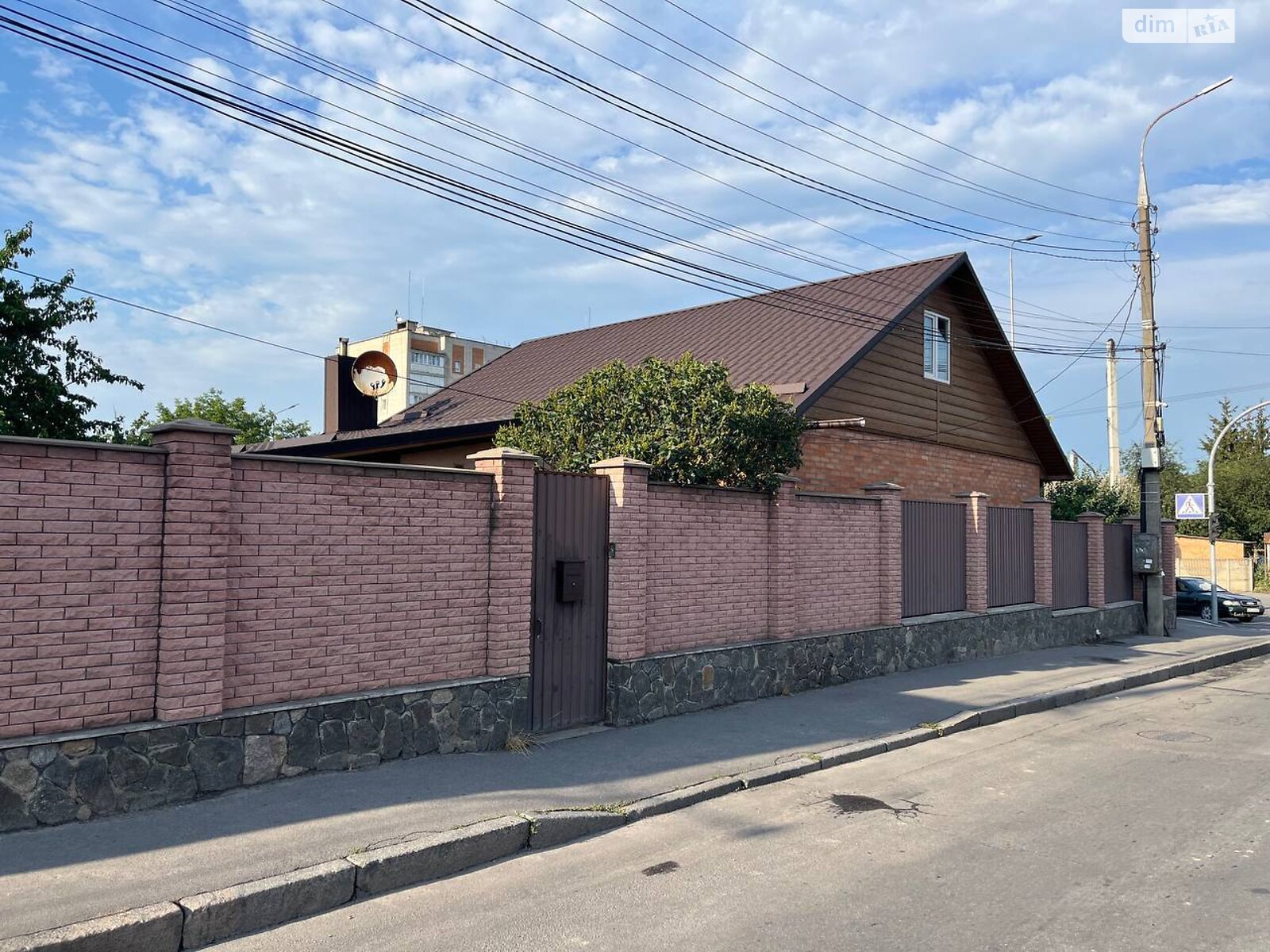одноэтажный дом с гаражом, 95 кв. м, кирпич. Продажа в Виннице район Старый город фото 1 одноэтажный дом с гаражом, 95 кв. м, кирпич. Продажа в Виннице район Старый город фото 1