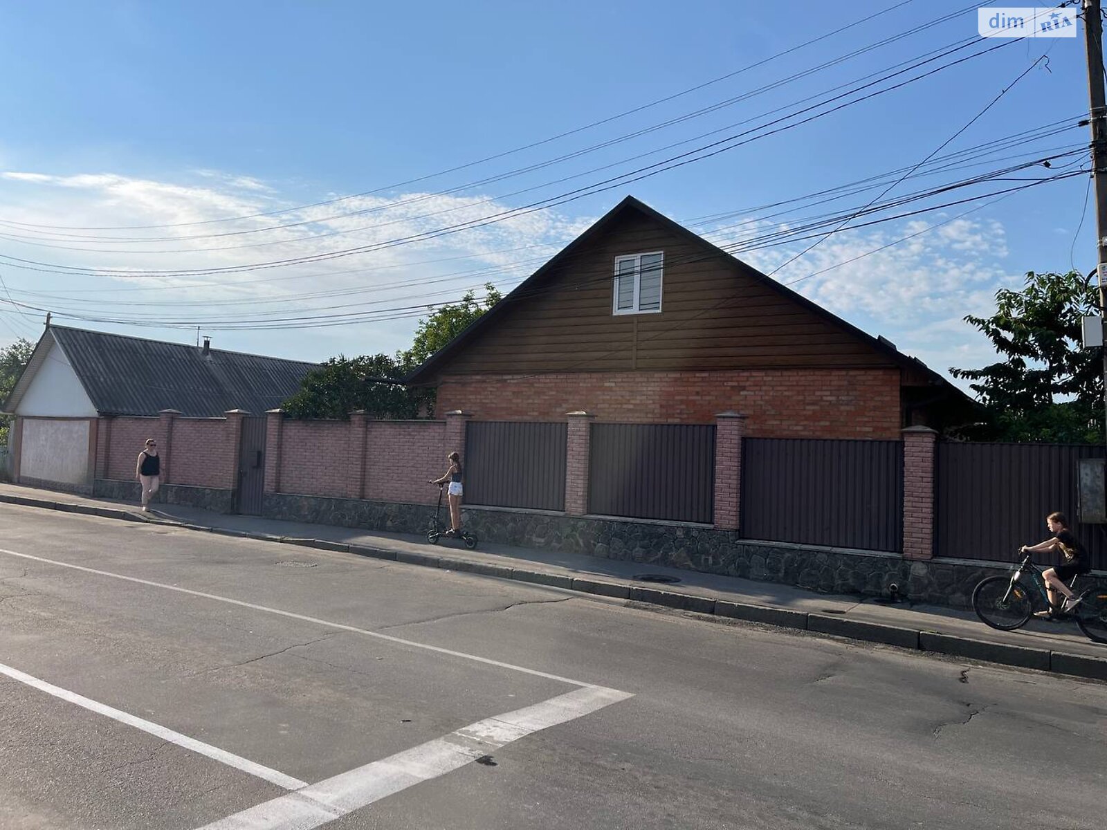 одноэтажный дом с гаражом, 95 кв. м, кирпич. Продажа в Виннице район Старый город фото 1 одноэтажный дом с гаражом, 95 кв. м, кирпич. Продажа в Виннице район Старый город фото 1