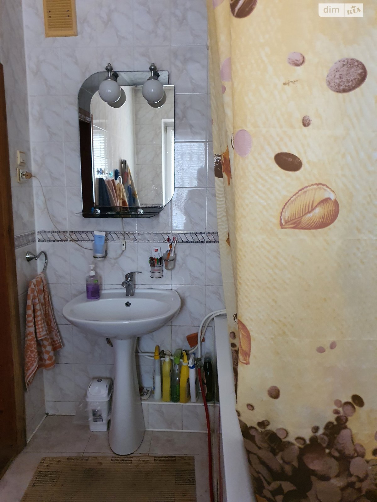 двухэтажный дом с гаражом, 242 кв. м, кирпич. Продажа в Виннице район Старый город фото 1 двухэтажный дом с гаражом, 242 кв. м, кирпич. Продажа в Виннице район Старый город фото 1