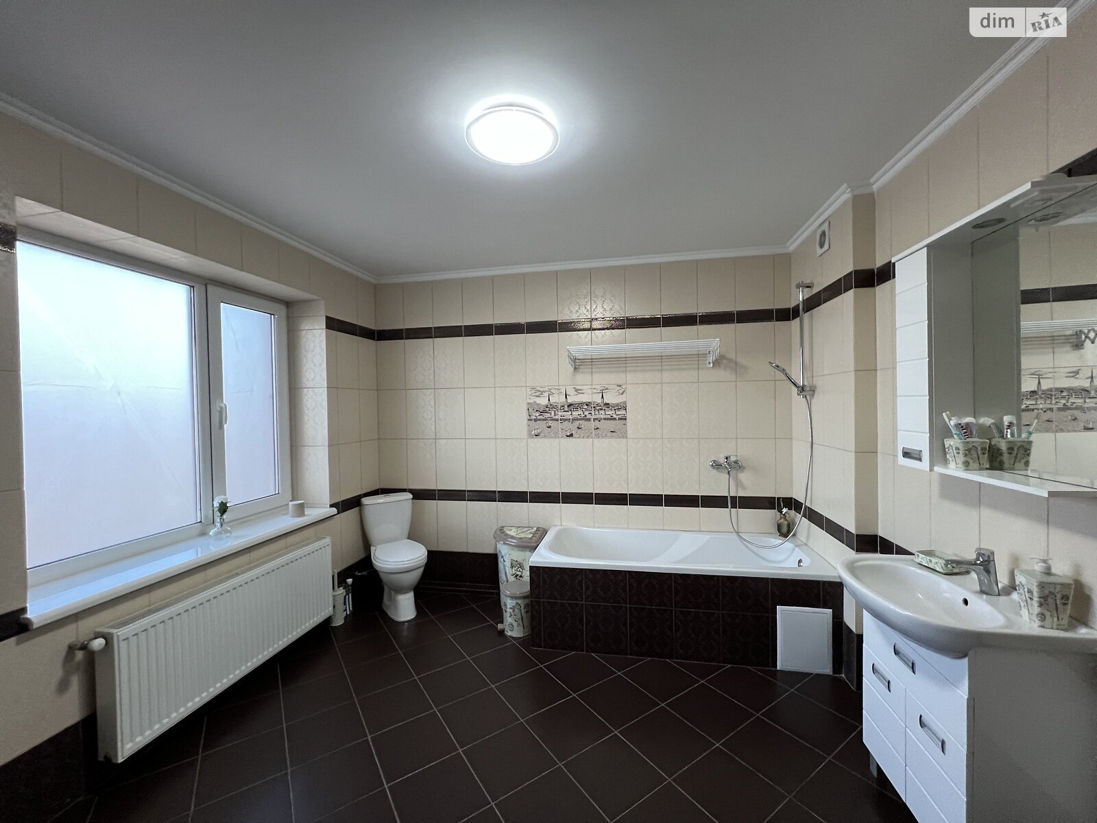 двухэтажный дом с балконом, 273 кв. м, кирпич. Продажа в Виннице район Старый город фото 1 двухэтажный дом с балконом, 273 кв. м, кирпич. Продажа в Виннице район Старый город фото 1