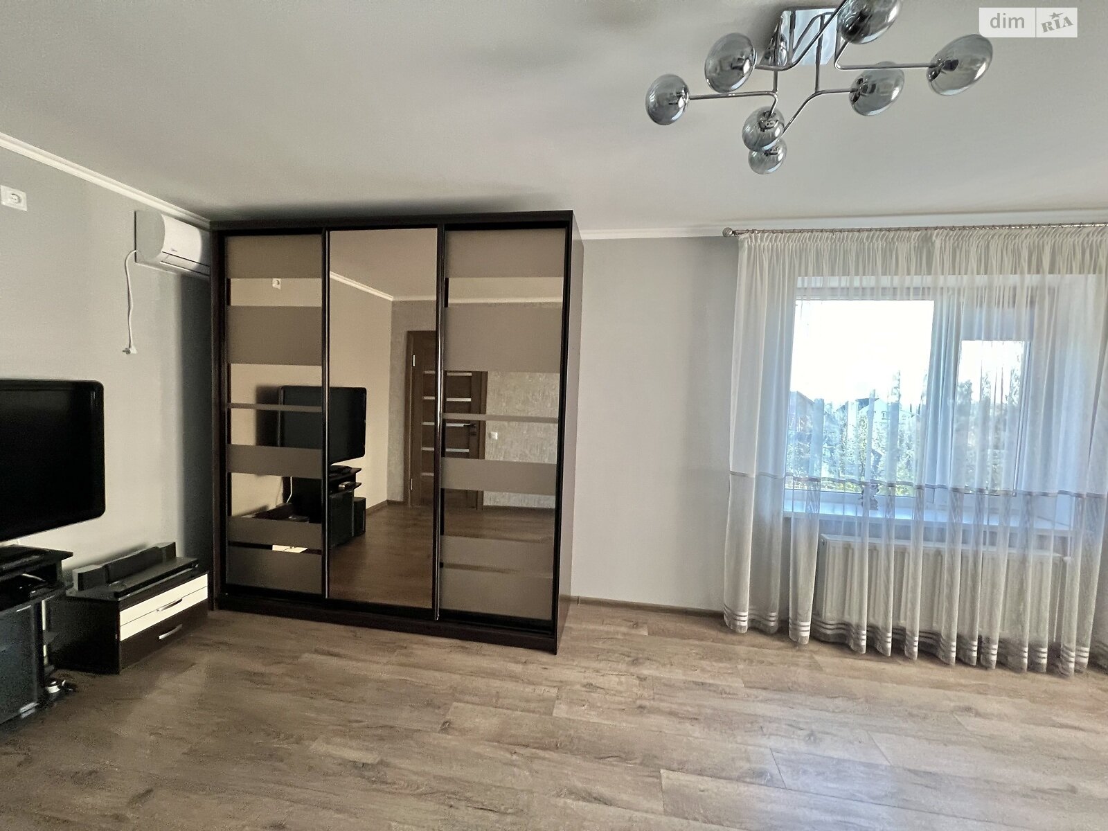 двухэтажный дом с балконом, 273 кв. м, кирпич. Продажа в Виннице район Старый город фото 1 двухэтажный дом с балконом, 273 кв. м, кирпич. Продажа в Виннице район Старый город фото 1
