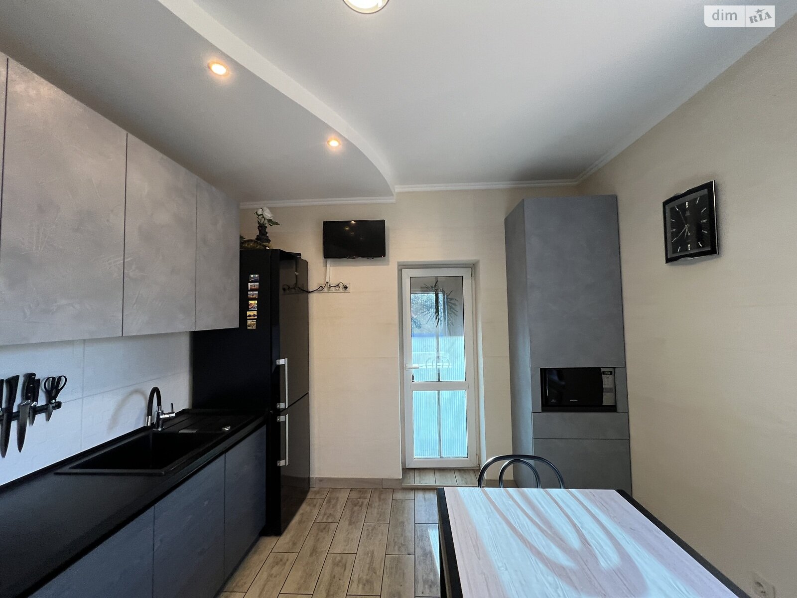 двухэтажный дом с балконом, 273 кв. м, кирпич. Продажа в Виннице район Старый город фото 1 двухэтажный дом с балконом, 273 кв. м, кирпич. Продажа в Виннице район Старый город фото 1