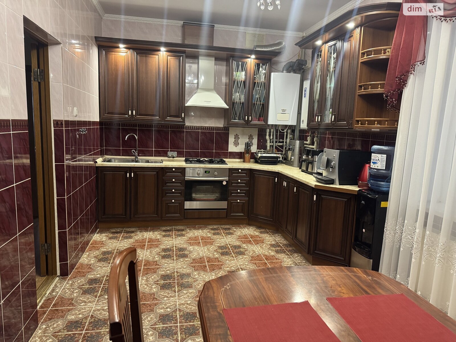двоповерховий будинок з верандою, 622 кв. м, цегла. Продаж в Вінниці, район Старе місто фото 1 двоповерховий будинок з верандою, 622 кв. м, цегла. Продаж в Вінниці, район Старе місто фото 1