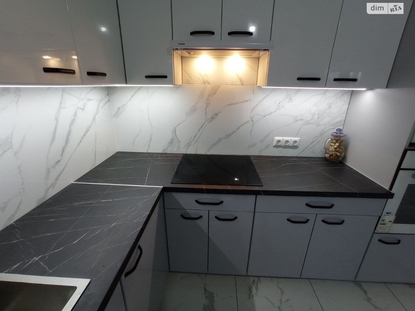 двухэтажный дом с гаражом, 212.9 кв. м, кирпич. Продажа в Виннице район Старый город фото 1 двухэтажный дом с гаражом, 212.9 кв. м, кирпич. Продажа в Виннице район Старый город фото 1