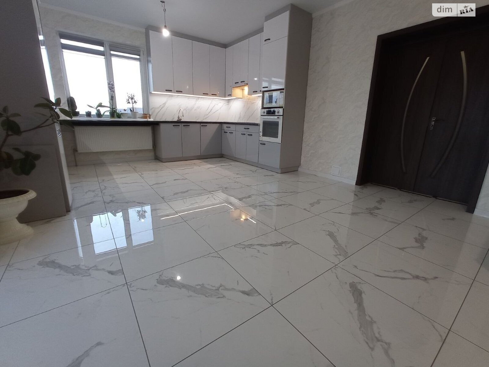 двухэтажный дом с гаражом, 212.9 кв. м, кирпич. Продажа в Виннице район Старый город фото 1 двухэтажный дом с гаражом, 212.9 кв. м, кирпич. Продажа в Виннице район Старый город фото 1