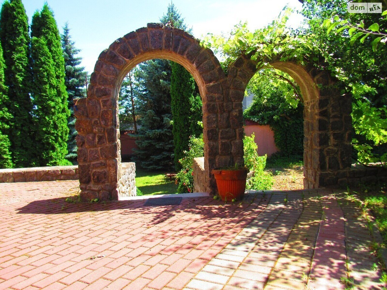 триповерховий будинок з опаленням, 387.3 кв. м, цегла. Продаж в Вінниці, район Центр фото 1 триповерховий будинок з опаленням, 387.3 кв. м, цегла. Продаж в Вінниці, район Центр фото 1