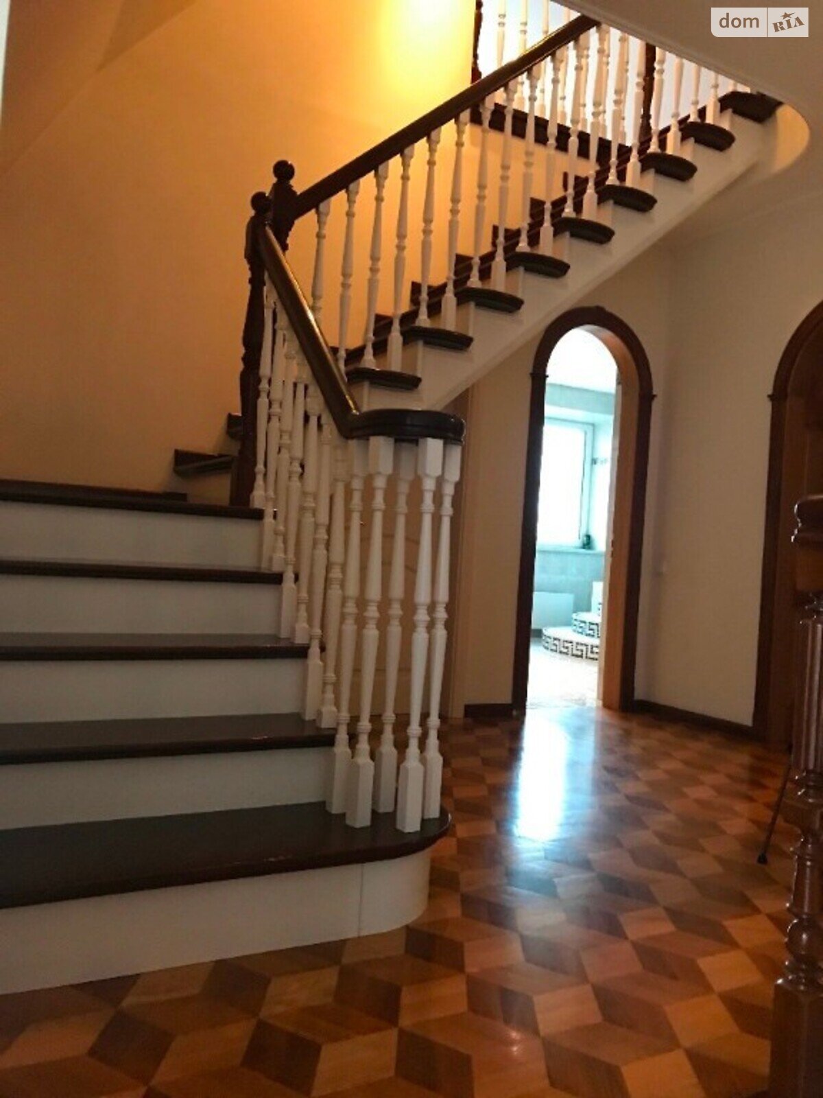 триповерховий будинок з опаленням, 387.3 кв. м, цегла. Продаж в Вінниці, район Центр фото 1 триповерховий будинок з опаленням, 387.3 кв. м, цегла. Продаж в Вінниці, район Центр фото 1