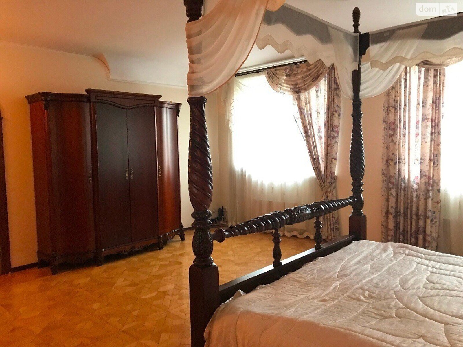 трехэтажный дом с балконом, 387.3 кв. м, кирпич. Продажа в Виннице район Центр фото 1