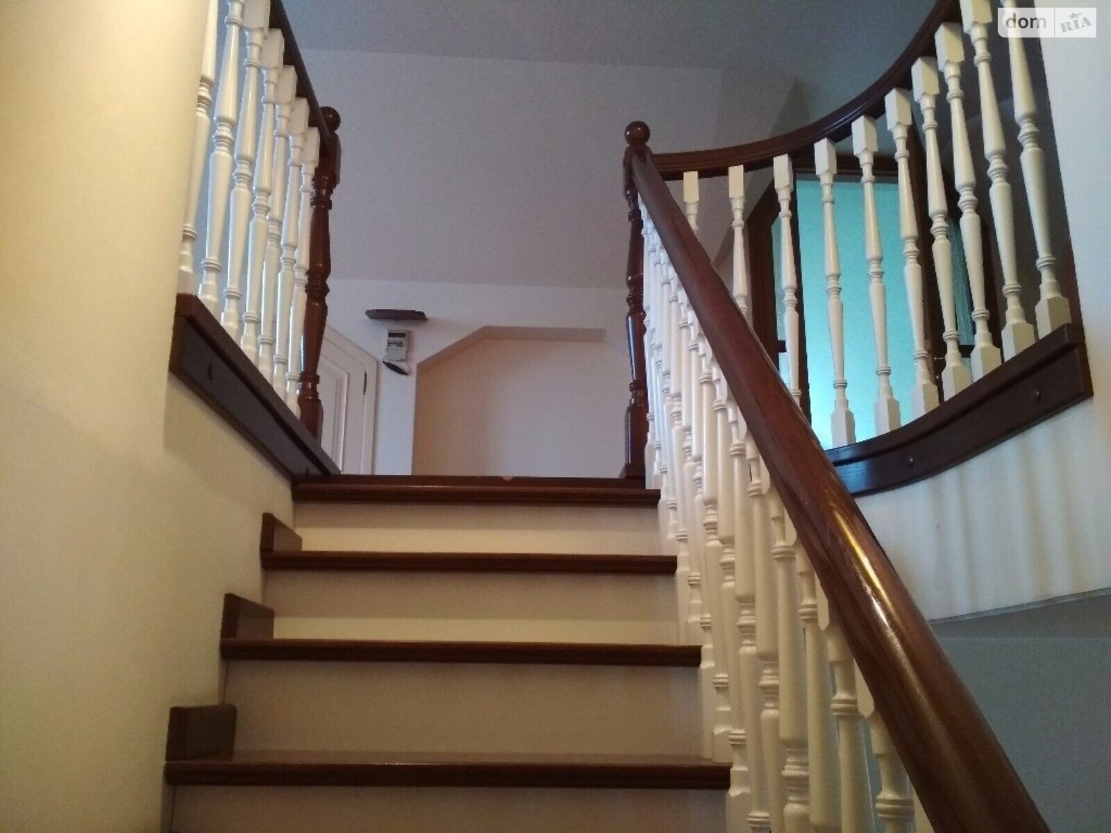 триповерховий будинок з опаленням, 387.3 кв. м, цегла. Продаж в Вінниці, район Центр фото 1 триповерховий будинок з опаленням, 387.3 кв. м, цегла. Продаж в Вінниці, район Центр фото 1