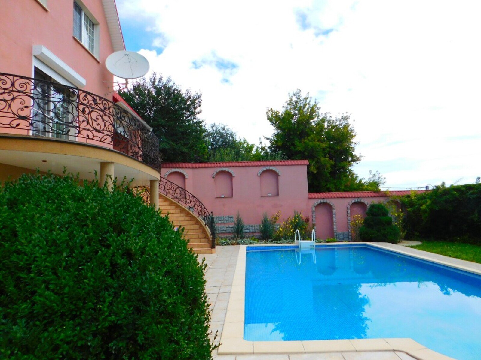 триповерховий будинок з опаленням, 387.3 кв. м, цегла. Продаж в Вінниці, район Центр фото 1 триповерховий будинок з опаленням, 387.3 кв. м, цегла. Продаж в Вінниці, район Центр фото 1