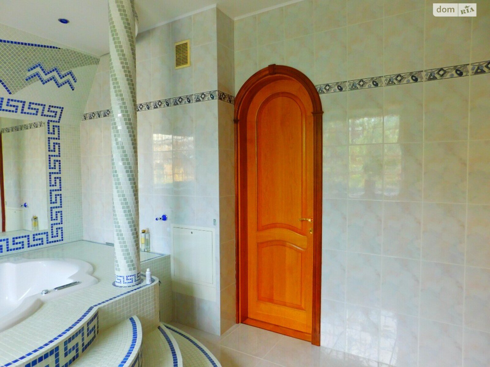 триповерховий будинок з опаленням, 387.3 кв. м, цегла. Продаж в Вінниці, район Центр фото 1 триповерховий будинок з опаленням, 387.3 кв. м, цегла. Продаж в Вінниці, район Центр фото 1