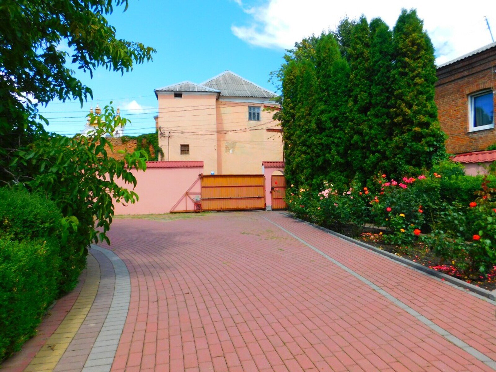 триповерховий будинок з опаленням, 387.3 кв. м, цегла. Продаж в Вінниці, район Центр фото 1 триповерховий будинок з опаленням, 387.3 кв. м, цегла. Продаж в Вінниці, район Центр фото 1