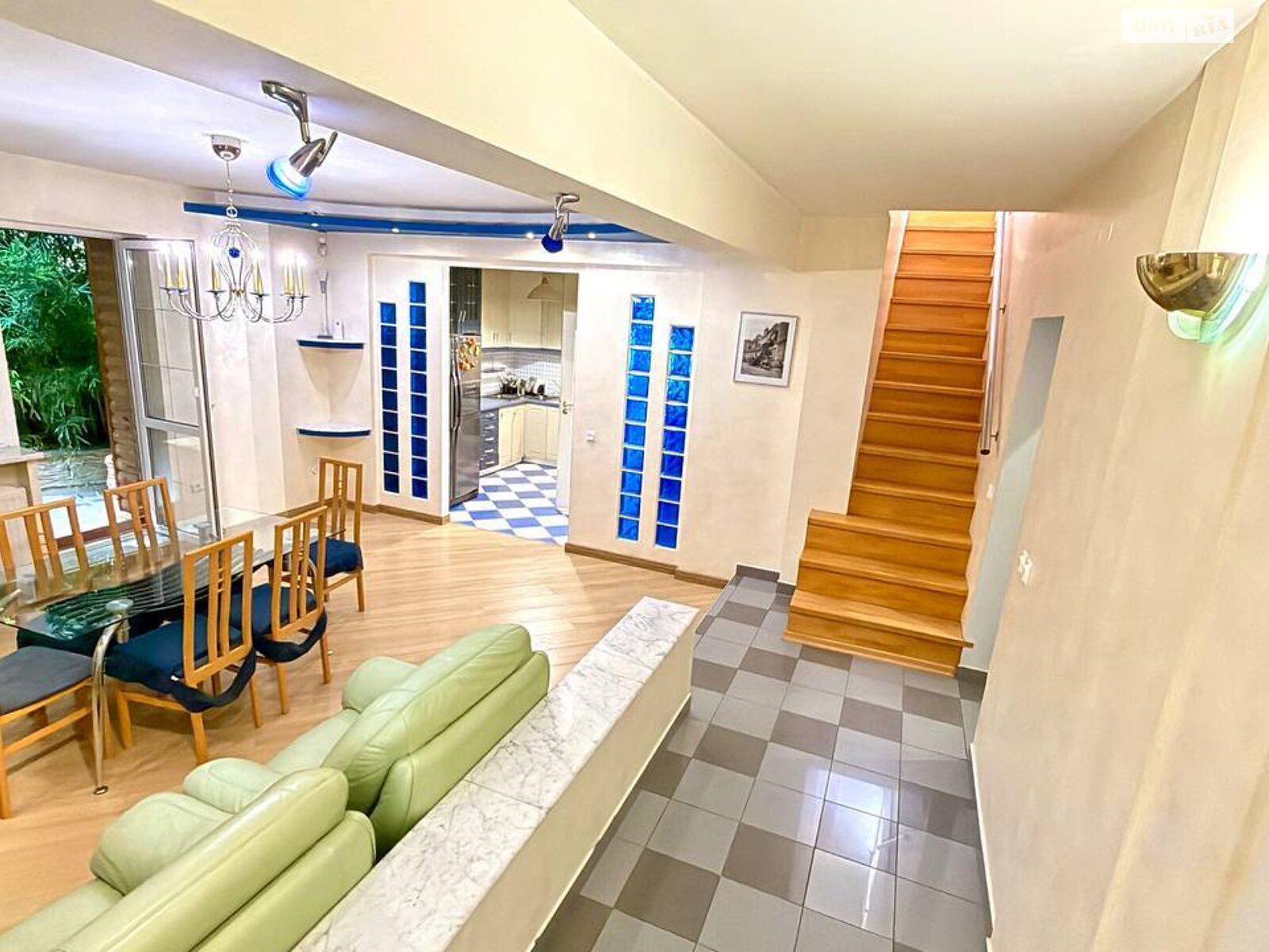 двоповерховий будинок з гаражем, 156 кв. м, цегла. Продаж в Вінниці, район Центр фото 1 двоповерховий будинок з гаражем, 156 кв. м, цегла. Продаж в Вінниці, район Центр фото 1