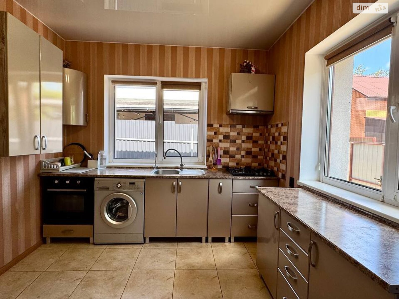 двухэтажный дом с верандой, 118 кв. м, кирпич. Продажа в Виннице район Центр фото 1 двухэтажный дом с верандой, 118 кв. м, кирпич. Продажа в Виннице район Центр фото 1