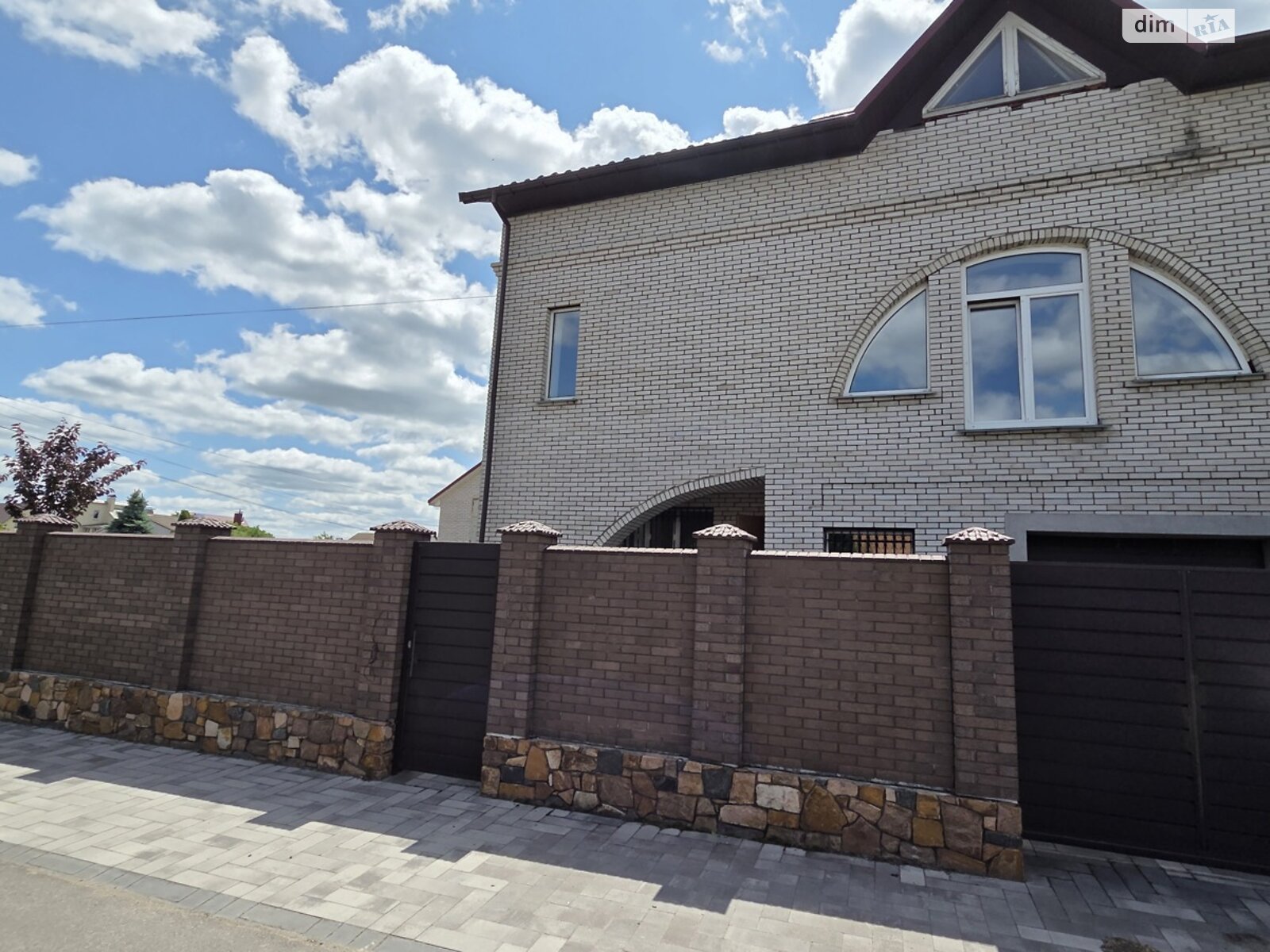 трехэтажный дом с верандой, 262 кв. м, кирпич. Продажа в Винницких Хуторах фото 1