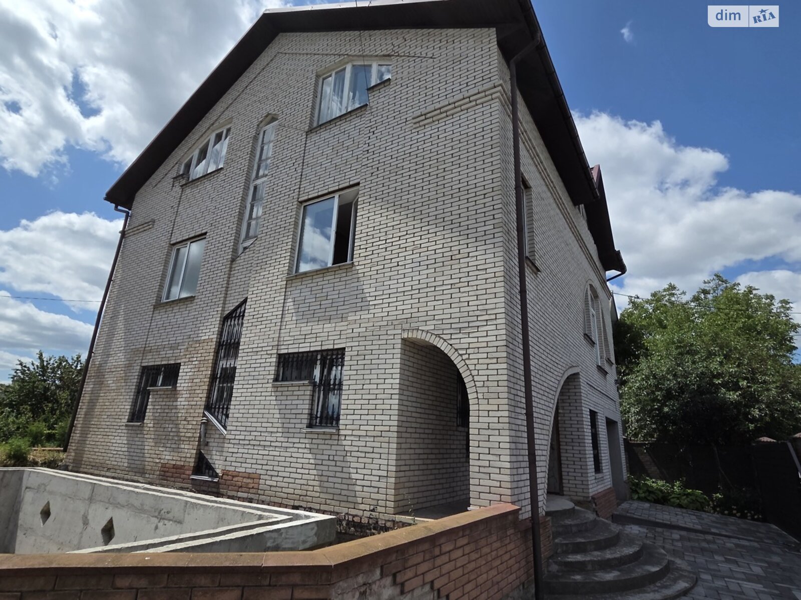 трехэтажный дом с верандой, 262 кв. м, кирпич. Продажа в Винницких Хуторах фото 1