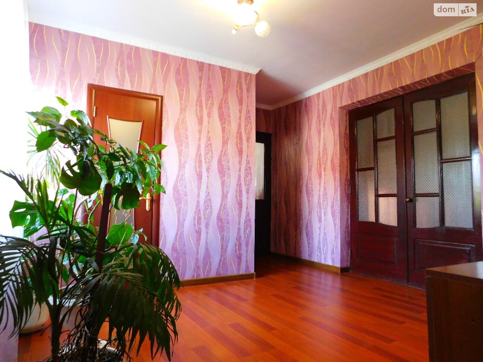 трехэтажный дом с балконом, 407.1 кв. м, кирпич. Продажа в Зарванцах фото 1