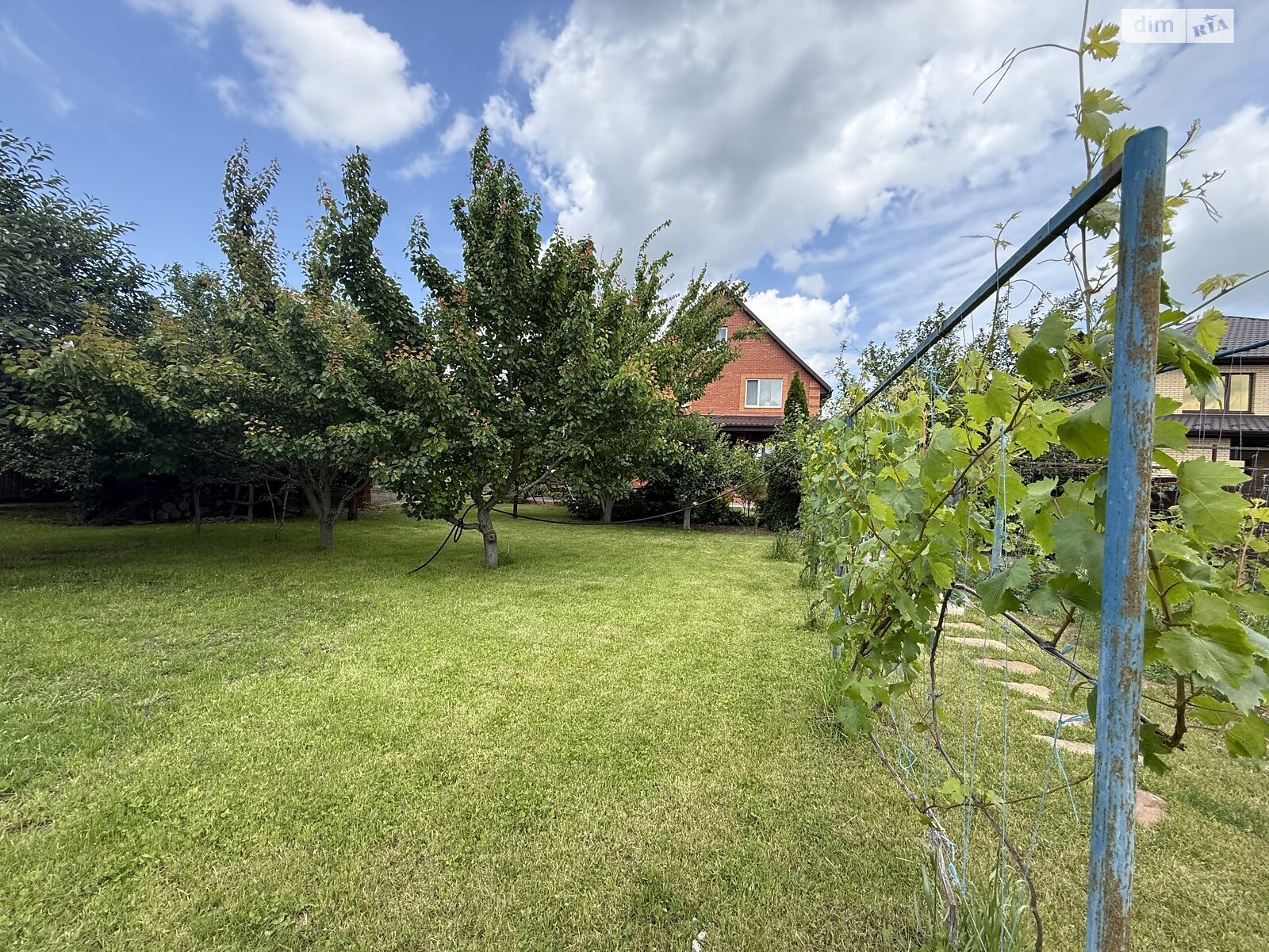 двухэтажный дом с гаражом, 250 кв. м, кирпич. Продажа в Винницких Хуторах фото 1