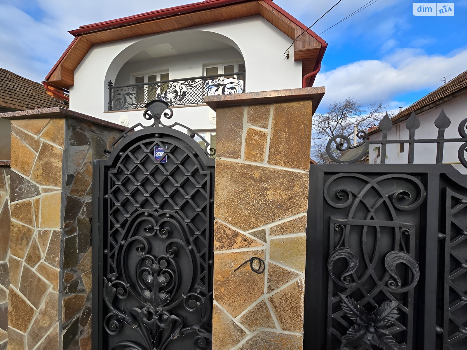 двухэтажный дом с гаражом, 252.5 кв. м, кирпич. Продажа в Виноградове фото 1 двухэтажный дом с гаражом, 252.5 кв. м, кирпич. Продажа в Виноградове фото 1