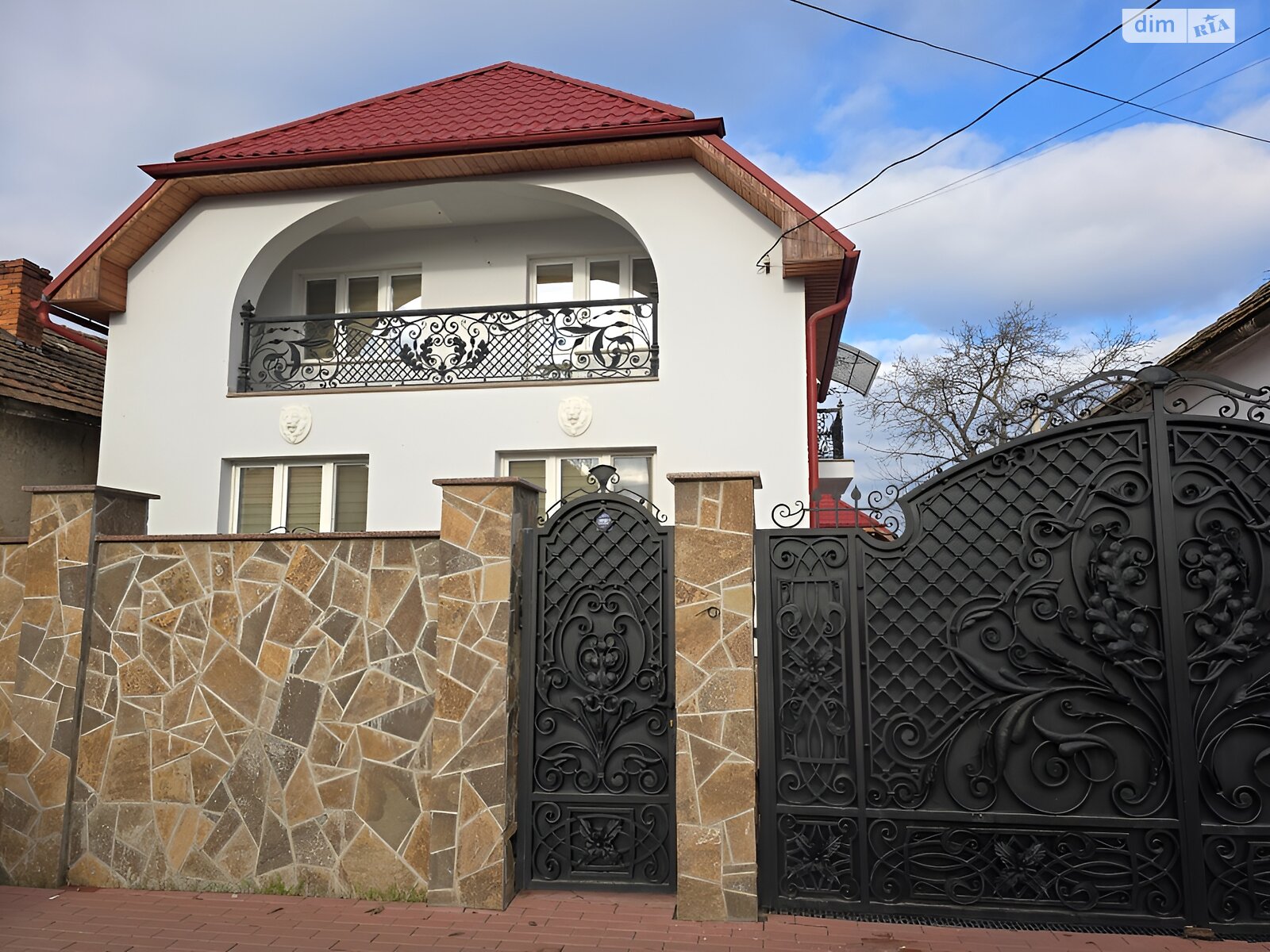 двухэтажный дом с гаражом, 252.5 кв. м, кирпич. Продажа в Виноградове фото 1 двухэтажный дом с гаражом, 252.5 кв. м, кирпич. Продажа в Виноградове фото 1