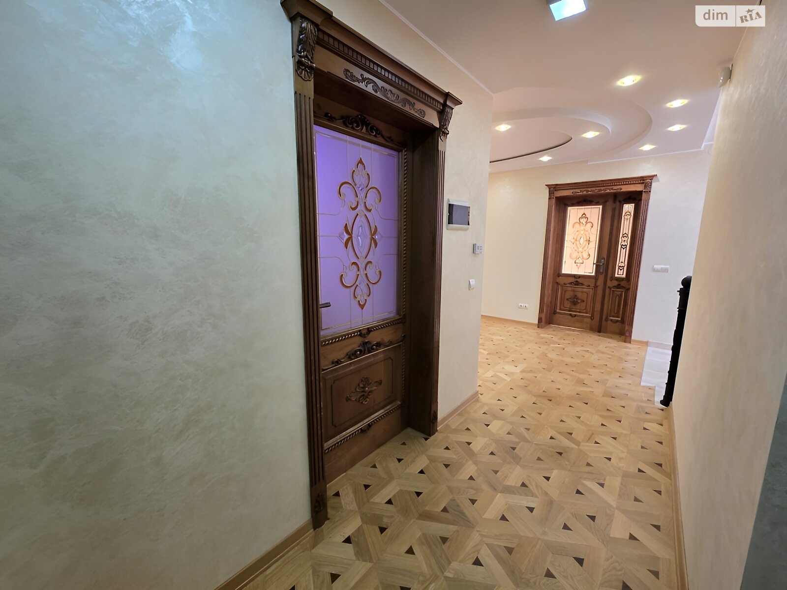 двухэтажный дом с гаражом, 252.5 кв. м, кирпич. Продажа в Виноградове фото 1 двухэтажный дом с гаражом, 252.5 кв. м, кирпич. Продажа в Виноградове фото 1