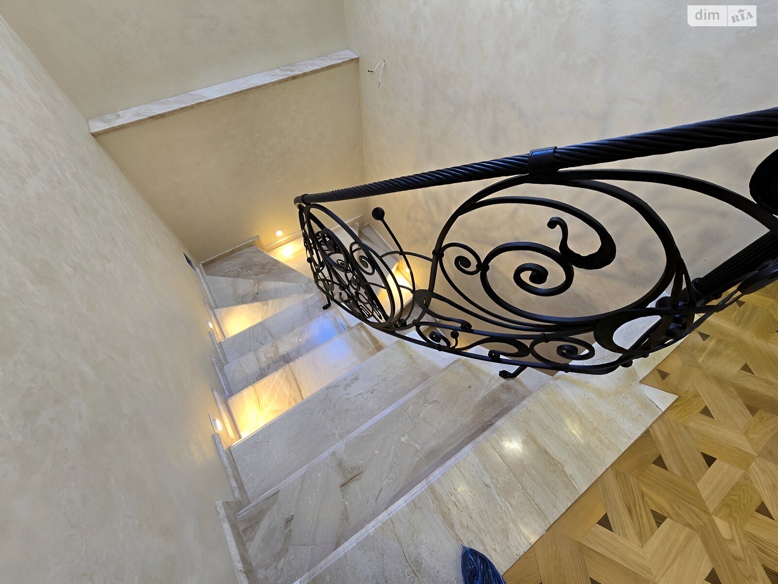 двухэтажный дом с гаражом, 252.5 кв. м, кирпич. Продажа в Виноградове фото 1 двухэтажный дом с гаражом, 252.5 кв. м, кирпич. Продажа в Виноградове фото 1