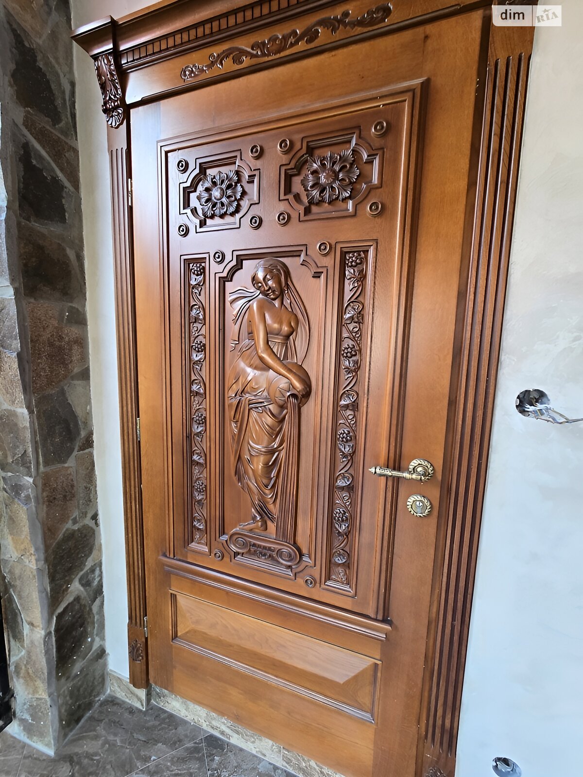 двухэтажный дом с гаражом, 252.5 кв. м, кирпич. Продажа в Виноградове фото 1 двухэтажный дом с гаражом, 252.5 кв. м, кирпич. Продажа в Виноградове фото 1