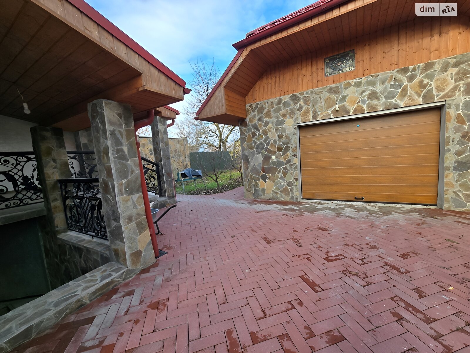 двухэтажный дом с гаражом, 252.5 кв. м, кирпич. Продажа в Виноградове фото 1 двухэтажный дом с гаражом, 252.5 кв. м, кирпич. Продажа в Виноградове фото 1
