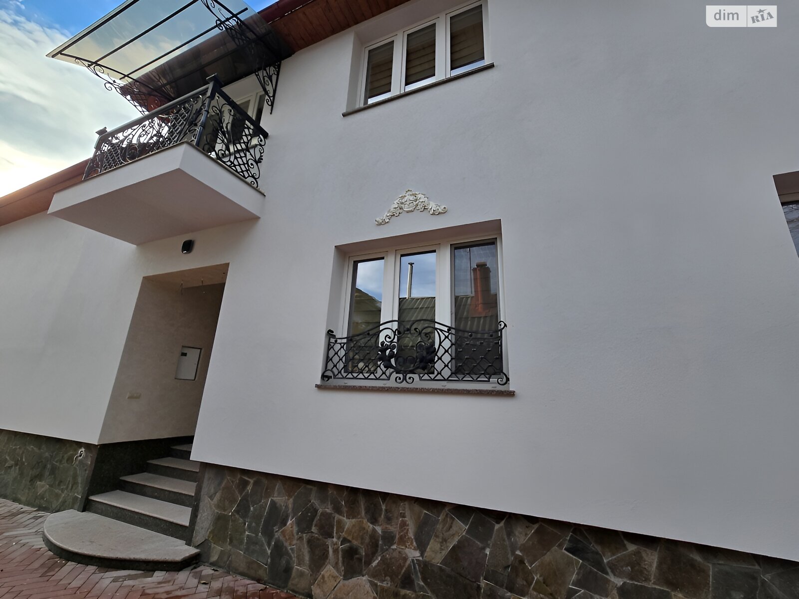двухэтажный дом с гаражом, 252.5 кв. м, кирпич. Продажа в Виноградове фото 1 двухэтажный дом с гаражом, 252.5 кв. м, кирпич. Продажа в Виноградове фото 1