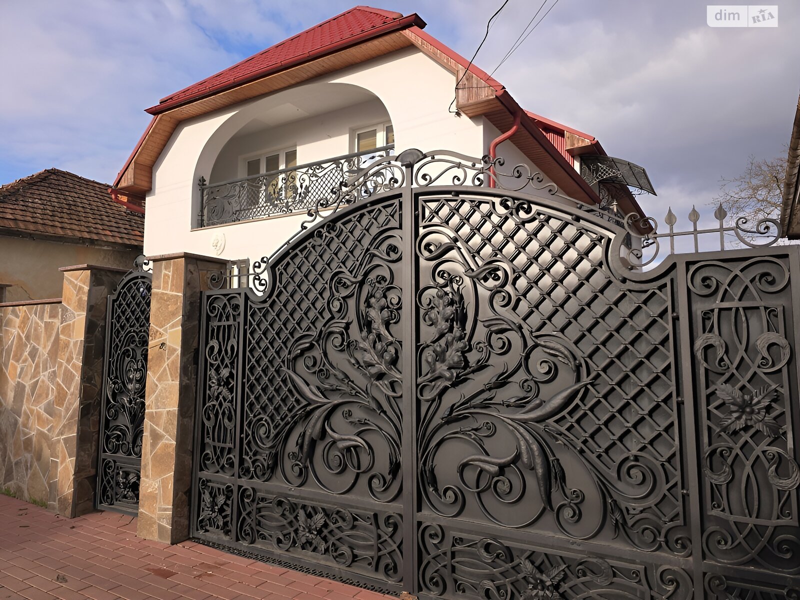 двухэтажный дом с гаражом, 252.5 кв. м, кирпич. Продажа в Виноградове фото 1 двухэтажный дом с гаражом, 252.5 кв. м, кирпич. Продажа в Виноградове фото 1