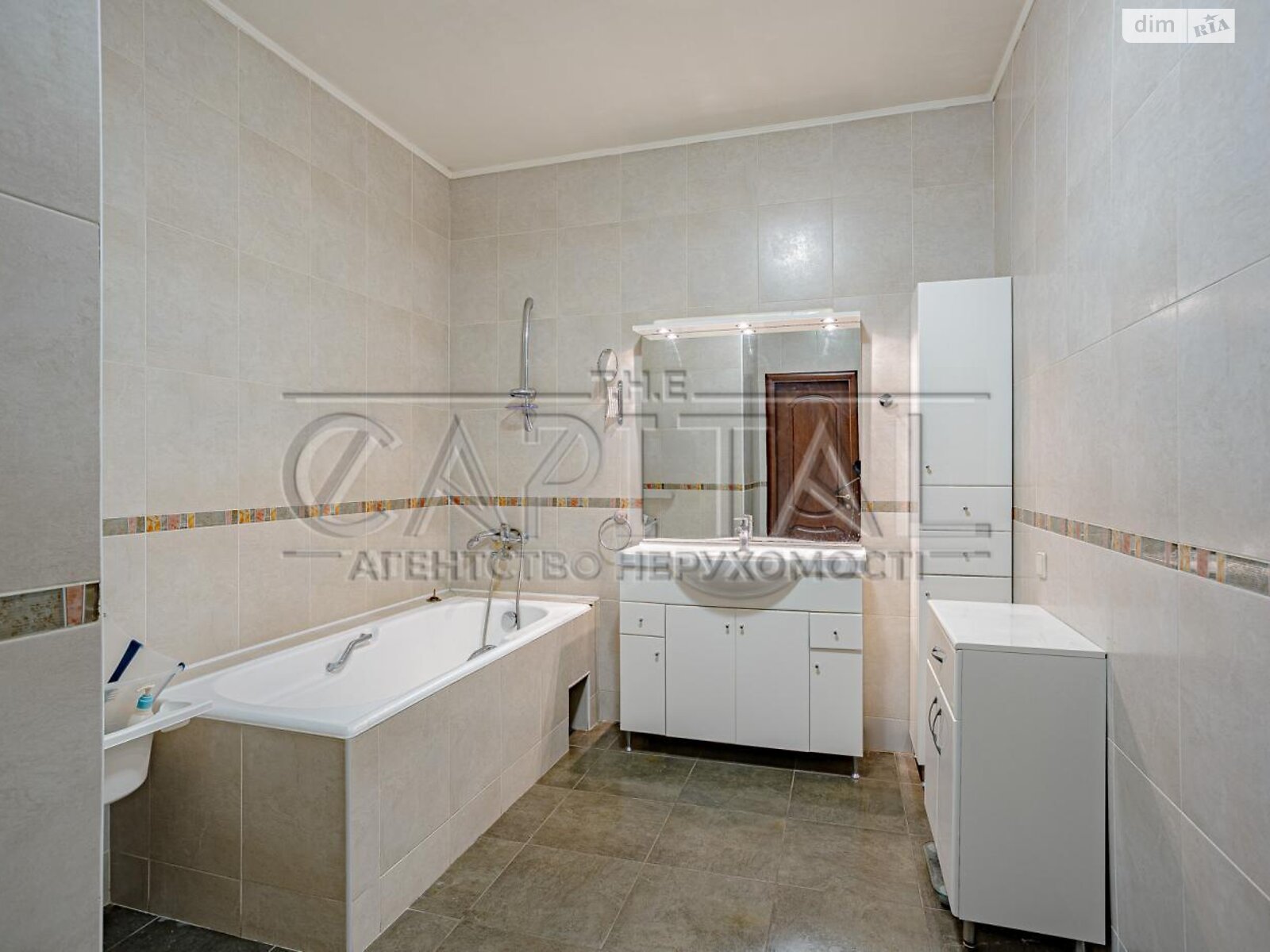 триповерховий будинок з гаражем, 380 кв. м, цегла. Продаж у Вишеньках фото 1 триповерховий будинок з гаражем, 380 кв. м, цегла. Продаж у Вишеньках фото 1