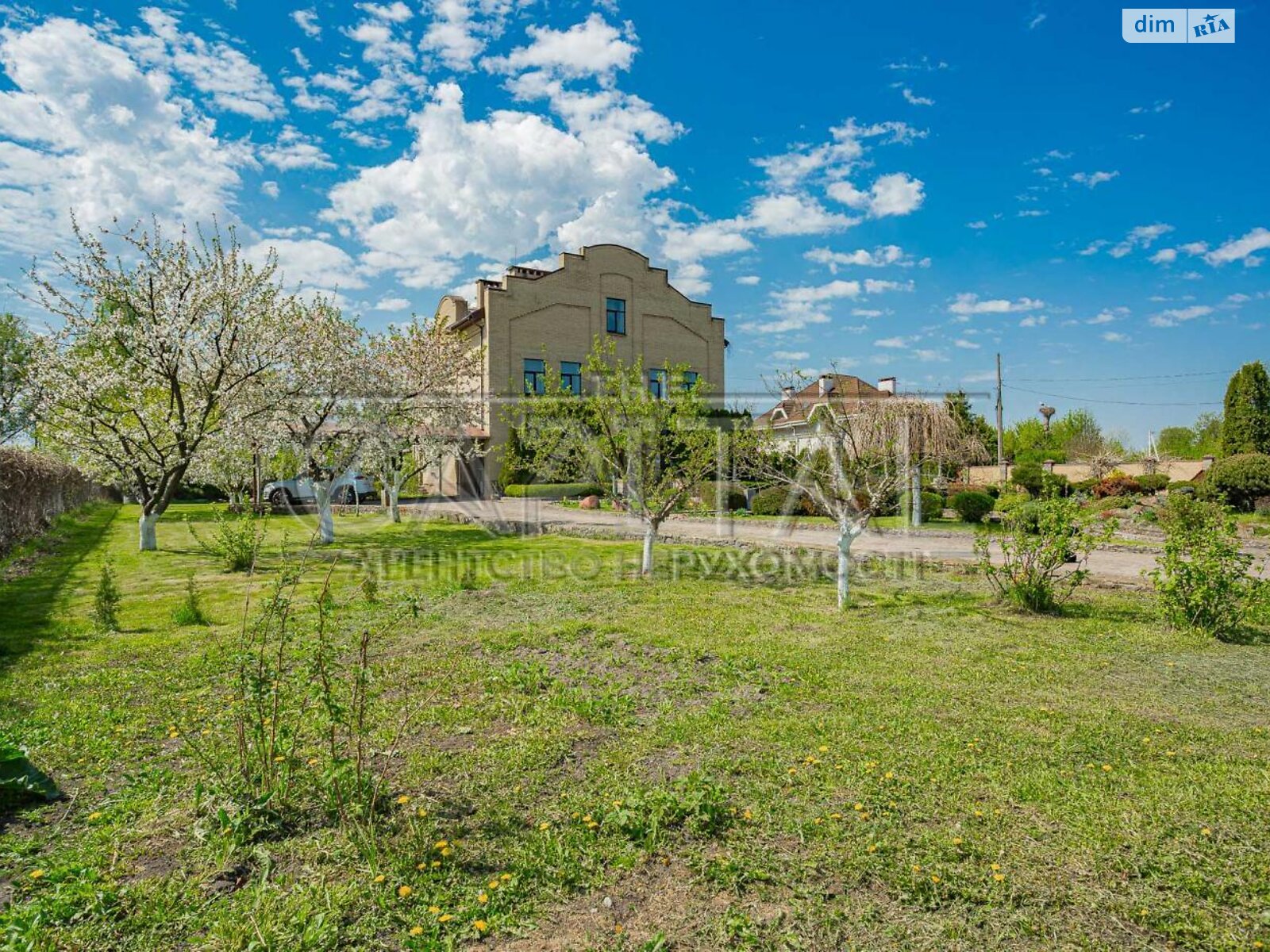 триповерховий будинок з гаражем, 380 кв. м, цегла. Продаж у Вишеньках фото 1 триповерховий будинок з гаражем, 380 кв. м, цегла. Продаж у Вишеньках фото 1