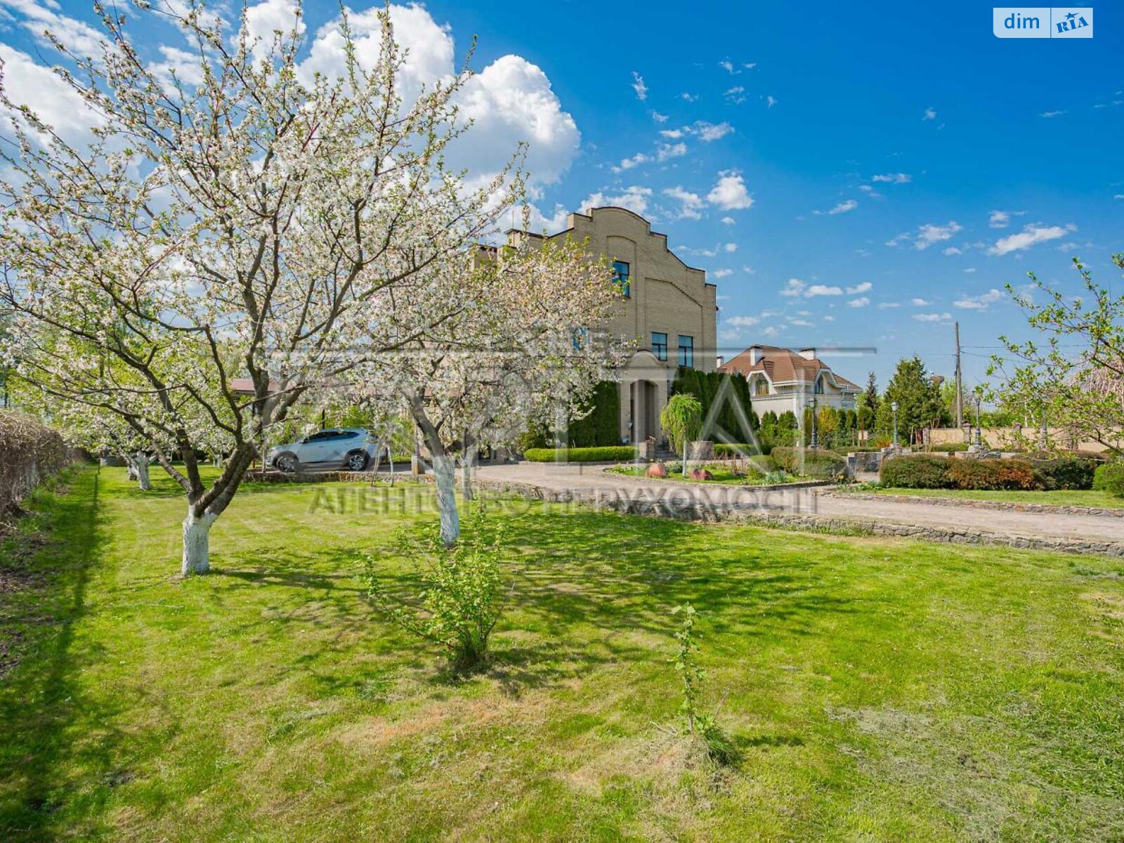 триповерховий будинок з гаражем, 380 кв. м, цегла. Продаж у Вишеньках фото 1 триповерховий будинок з гаражем, 380 кв. м, цегла. Продаж у Вишеньках фото 1