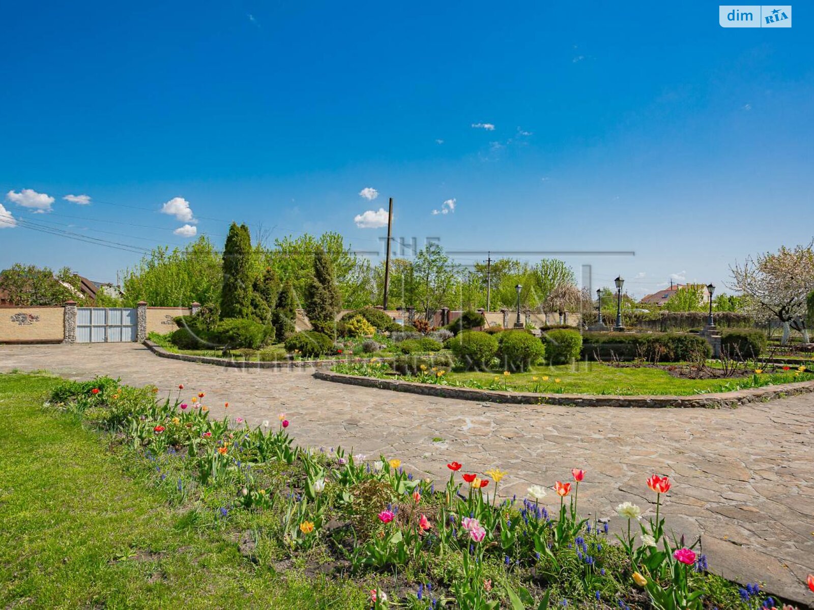 трехэтажный дом с гаражом, 380 кв. м, кирпич. Продажа в Вишенки фото 1 трехэтажный дом с гаражом, 380 кв. м, кирпич. Продажа в Вишенки фото 1