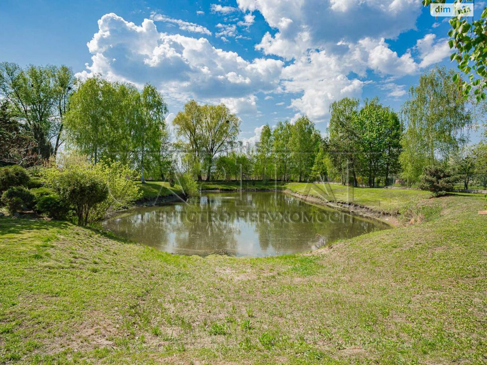 трехэтажный дом с гаражом, 380 кв. м, кирпич. Продажа в Вишенки фото 1 трехэтажный дом с гаражом, 380 кв. м, кирпич. Продажа в Вишенки фото 1