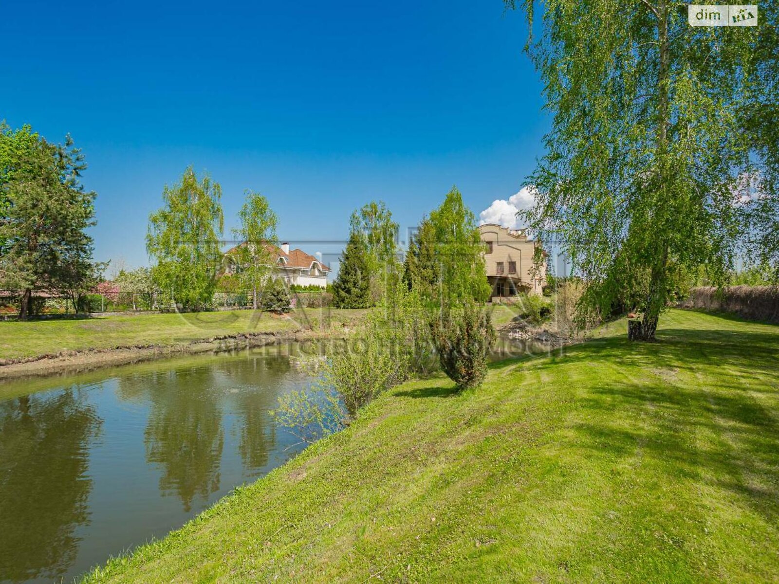 трехэтажный дом с гаражом, 380 кв. м, кирпич. Продажа в Вишенки фото 1 трехэтажный дом с гаражом, 380 кв. м, кирпич. Продажа в Вишенки фото 1