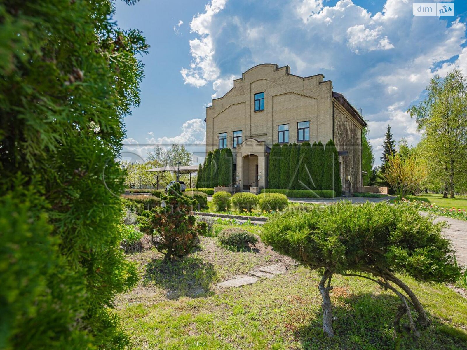 трехэтажный дом с гаражом, 380 кв. м, кирпич. Продажа в Вишенки фото 1 трехэтажный дом с гаражом, 380 кв. м, кирпич. Продажа в Вишенки фото 1