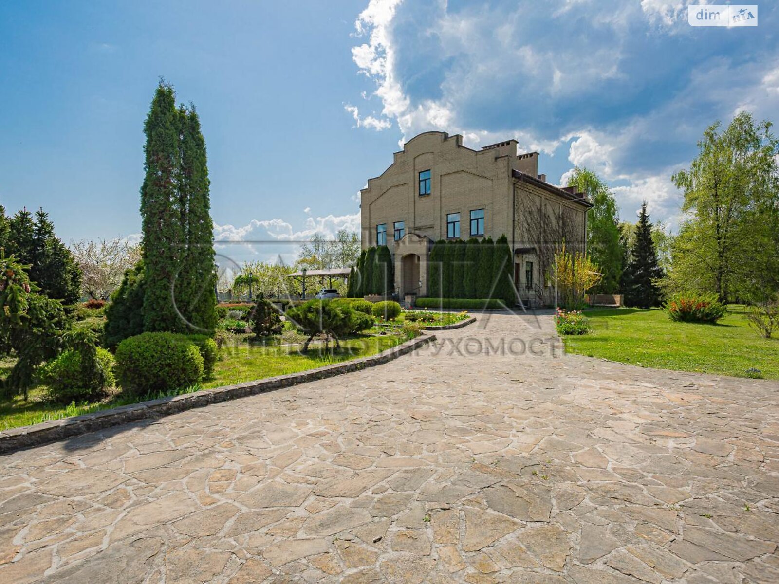 трехэтажный дом с гаражом, 380 кв. м, кирпич. Продажа в Вишенки фото 1 трехэтажный дом с гаражом, 380 кв. м, кирпич. Продажа в Вишенки фото 1