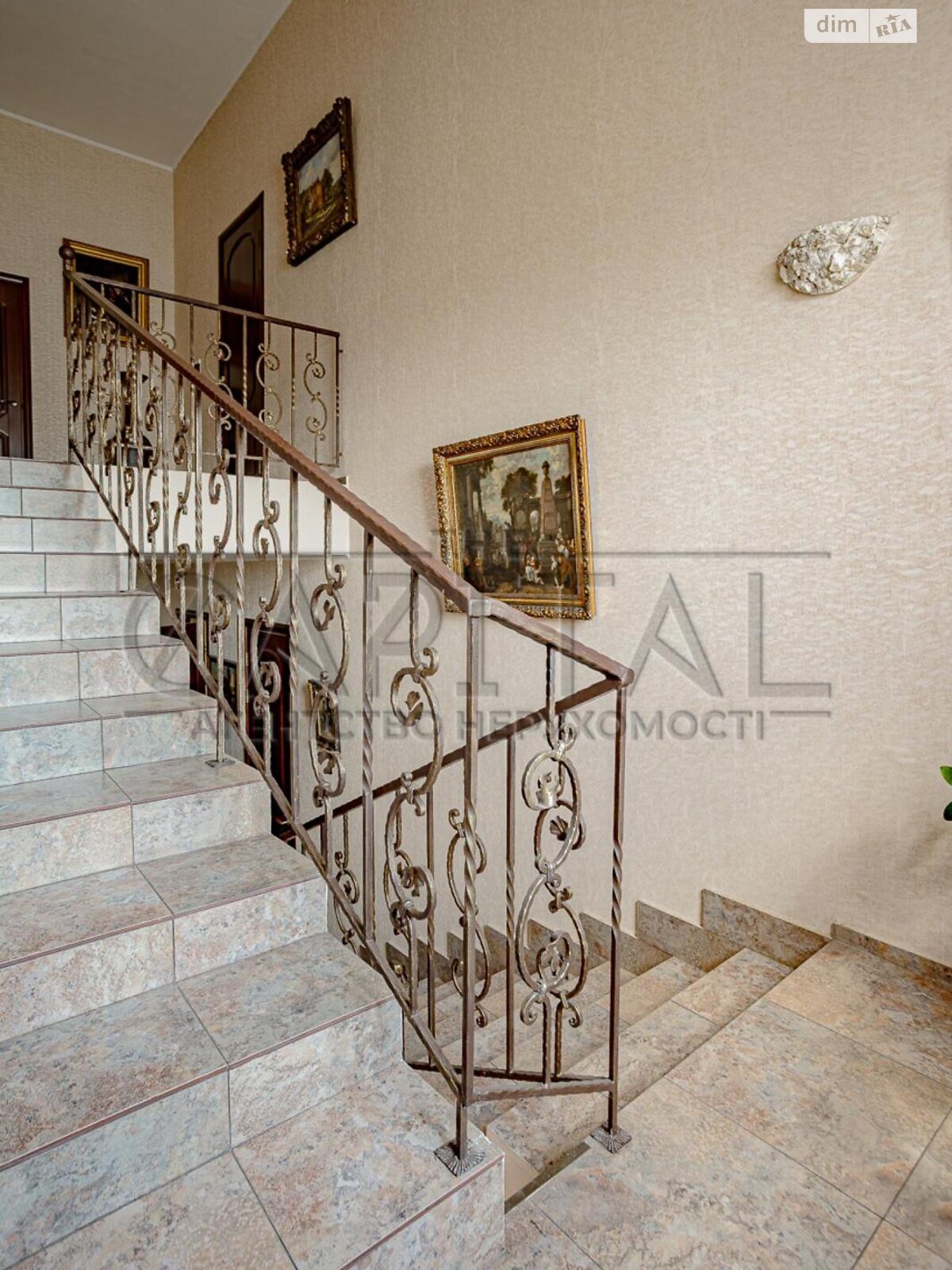 трехэтажный дом с гаражом, 380 кв. м, кирпич. Продажа в Вишенки фото 1 трехэтажный дом с гаражом, 380 кв. м, кирпич. Продажа в Вишенки фото 1